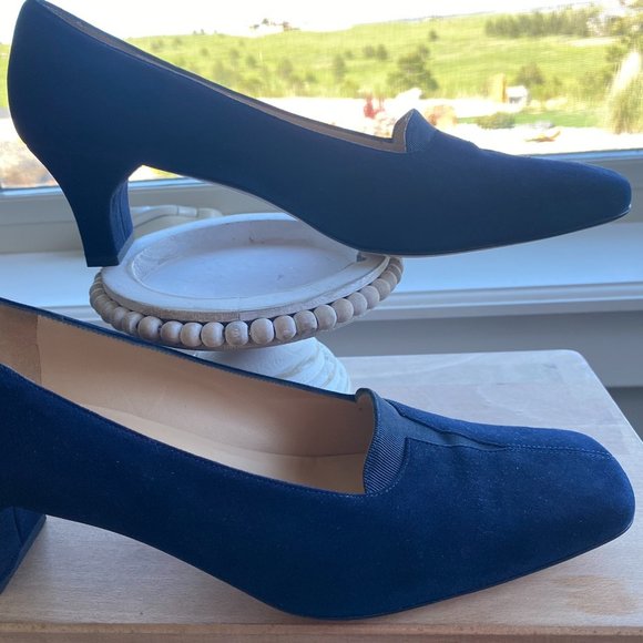 Salvatore Ferragamo Shoes - Salvatore Ferragamo Boutique Dark Blue Suede Pump